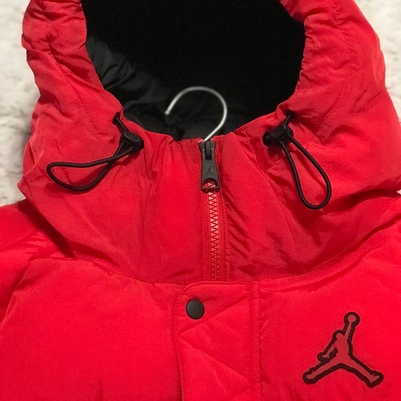 Jumpman Retro Men's Red Puffer Jacket🔥 - Picture 3 of 13
